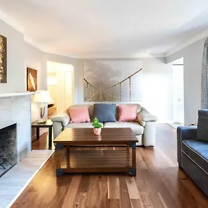 Ferienhaus Lovely 10 Minutes To Downtown !!! Victoria